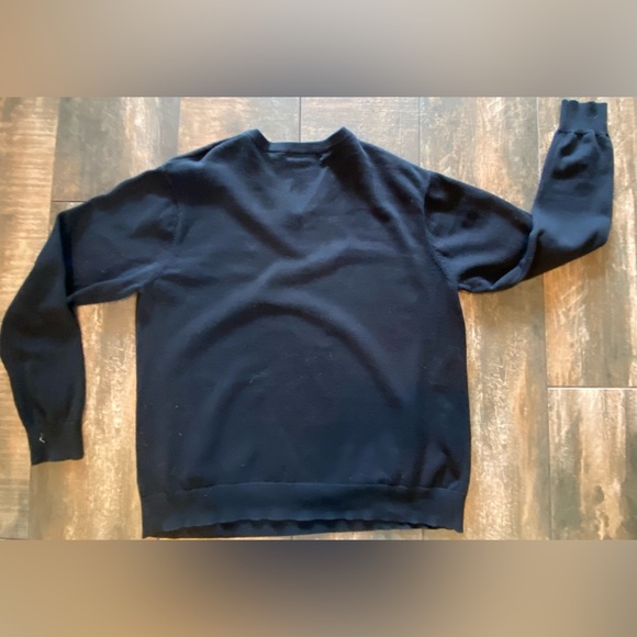 Men Large, Greg Norman, Black Crewneck Sweater Retail: $50 - Picture 2 of 7